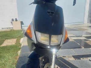 APRILIA SR 50 CC EXCELENTE ESTADO PODE E DEVE TRAZER MECÂNICO PERAFITA, LAVRA E SANTA CRUZ DO BISPO
