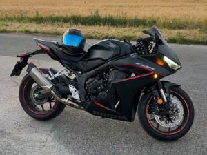 HONDA CBR 650R. E-CLUTCH