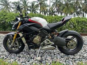 2022 DUCATI STREETFIGHTER V4 SP WINTER TEST