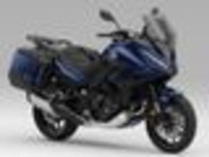 ES UUTUUS 2026 ENNAKKOMYYNNISSÄ