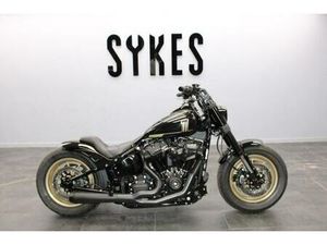 HARLEY-DAVIDSON FXFBS SOFTAIL FAT BOB 114 IN BLACK AND GOLD