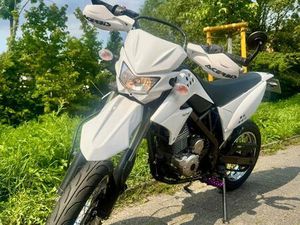 KAWASAKI D-TRACKER 125 SUPERMOTO MÄDCHENMOTORRAD