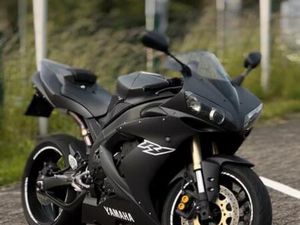 YAMAHA R1 RN12 – TOP ZUSTAND – FRISCH GROßER SERVICE – EZ 2006