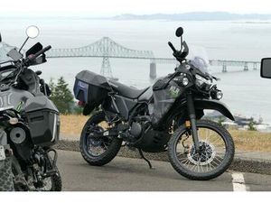 MOTO KAWASAKI AVENTURE