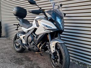 CFMOTO 700 MT ABS -1.HAND- TOPCASE, KURZES HECK - WENIG KM -