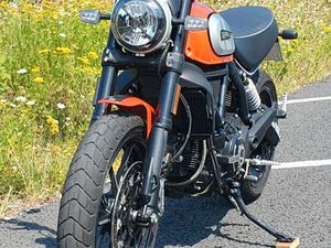 DUCATI SCRAMBLER ICON 800