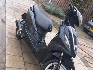 PIAGGIO NEW FLY 4T 2V RUILEN TEGEN VIVA — SCOOTERS | PIAGGIO — MARKTPLAATS