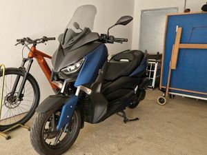 YAMAHA X-MAX 125