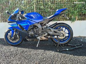 YAMAHA YZF-R1