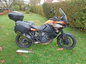 KTM 1090