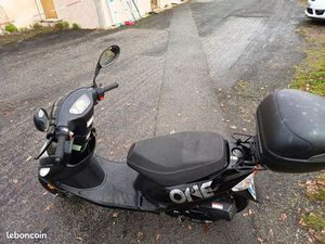 JE VENDS UN SCOOTER