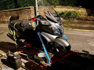 SUZUKI BURGMAN 650 ET SA REMORQUE « FOR ONE »