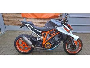 ② KTM SUPERDUKE 1290R
