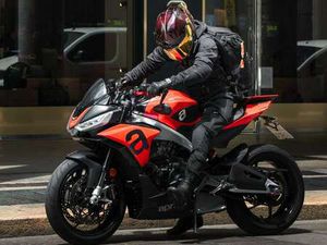 APRILIA TUONO 2023 ROSSO