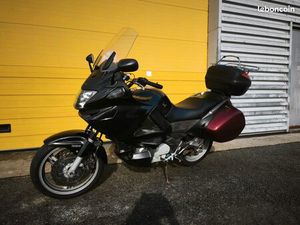 HONDA 700 DEAUVILLE DE 2006 AVEC SEULEMENT 3 900KMS