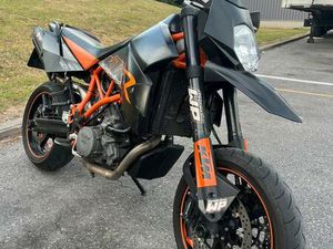 ② KTM 950 SMR