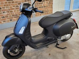 VESPA GTS 300 SUPER ( NOTTE )