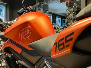 TRIUMPH STREET TRIPLE R MATT ORANGE