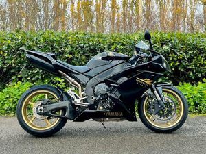 ② YAMAHA R1 RN19