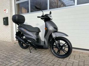 NETTE PEUGEOT TWEET RS BROMSCOOTER. 45KM. 4T. INCL. KOFFER. — SCOOTERS | PEUGEOT — MARKTPLAATS