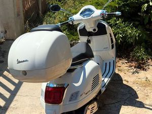 VESPA 300 GTS SUPER BLANC