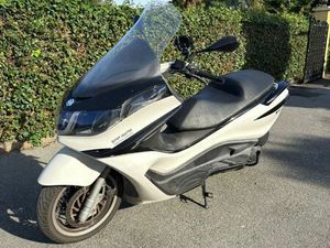 PIAGGIO X10 125 - 19.000 KM - PNEUS NEUFS - EXCELLENT ÉTAT