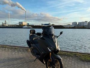 ② YAMAHA TMAX 560/TECHMAX 560/FULL OPTION/AKRAPOVIC/