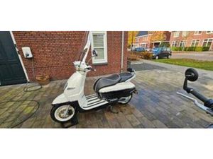 PEUGEOT DJANGO 50 SNORFIETS - WEINIG KM, NETTE STAAT! — SCOOTERS | YAMAHA — MARKTPLAATS