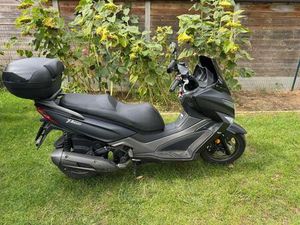 ② KYMCO MAXI SCOOTER 125 CC