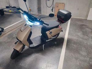 ② SCOOTER ÉLECTRIQUE SUPERSOCO CUX
