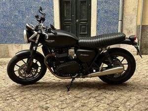TRIUMPH STREET TWIN ESTRELA