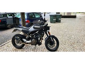 HUSQVARNA SVARTPILEN 125 – 2022 – VARIOS EXTRAS INCLUIDOS. PONTINHA E FAMÕES