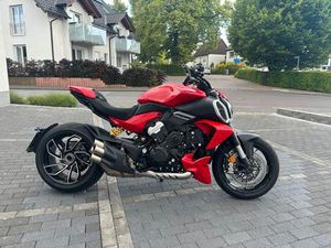 DUCATI DIAVEL V4