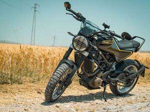 HUSQVARNA SVARTPILEN 401 NERO