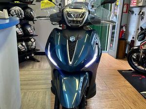 VENDO PIAGGIO BEVERLY 300 ABS-ASR (2021 - 25) USATA A GENOVA (CODICE 9874037) - MOTO.IT