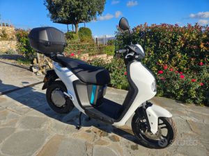 YAMAHA NEO&APOS;S DUAL BATTERY