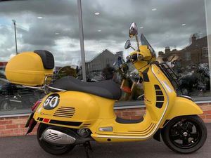 PIAGGIO VESPA GTS 300 SUPERSPORT - ONE OWNER - 2 YEAR WARRANTY