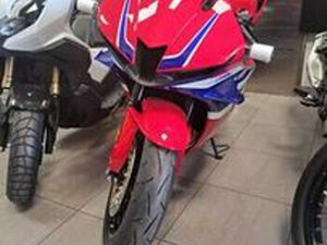 HONDA CBR 600 RR NUOVA PRONTA CONSEGNA PERMUTE GAR