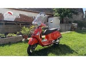 VESPA GTS 300 HPE MNOHO DOPLŇKŮ (VÁNOČNÍ CENA)