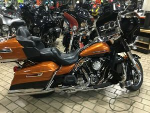2016 HARLEY-DAVIDSON® ULTRA LIMITED TWO-TONE AMBER WHISKEY/VIVID BLACK