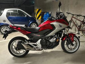 HONDA NX750X SALON POLSKA WROCLAW ŚRÓDMIEŚCIE