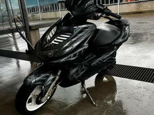 YAMAHA AEROX MET ONDERDELEN — SCOOTERS | YAMAHA — MARKTPLAATS