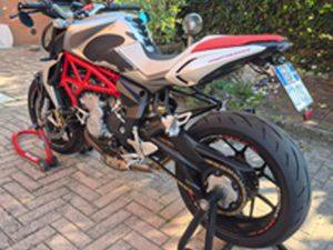 MV AGUSTA BRUTALE 800