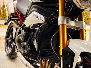 TRIUMPH SPEED TRIPLE