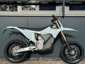 STARK FUTURE VARG SM SOFORT VERFÜGBAR - 999,-€ GOODIE -KOSTENLOSE LIEFERUNG- 60 PS / 80PS SUPERMOTO EBIKE