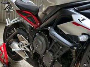 TRIUMPH STREET TRIPLE - 2017