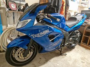 TRIUMPH SPRINT ST 1050