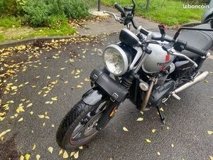 TRIUMPH STREET TWIN