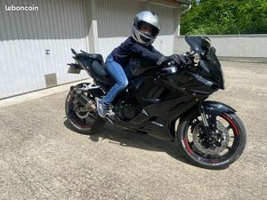 MOTO 125 GTR NOIR SPORTIVE GABARIT, 600