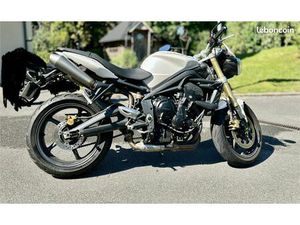 TRIUMPH STREET TRIPLE 675